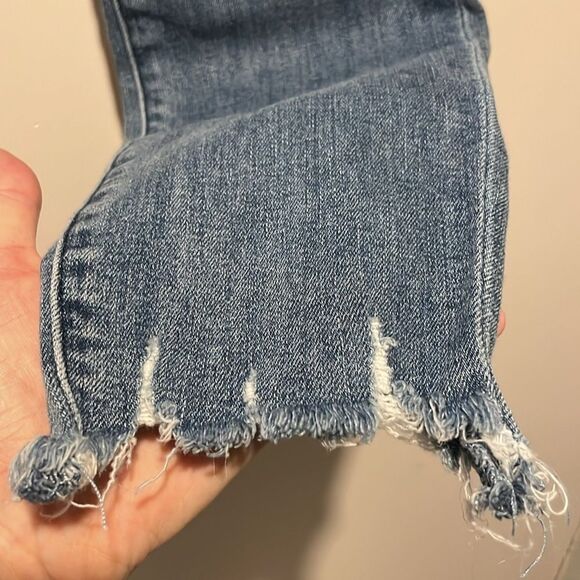 J Brand- Alana High-Rise Crop Ankle Jeans in Fix Up Destruct Wash- Size 26 - Picture 9 of 11